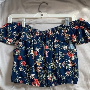 🧚🏼‍♀️xhilaration off the shoulder floral croptop